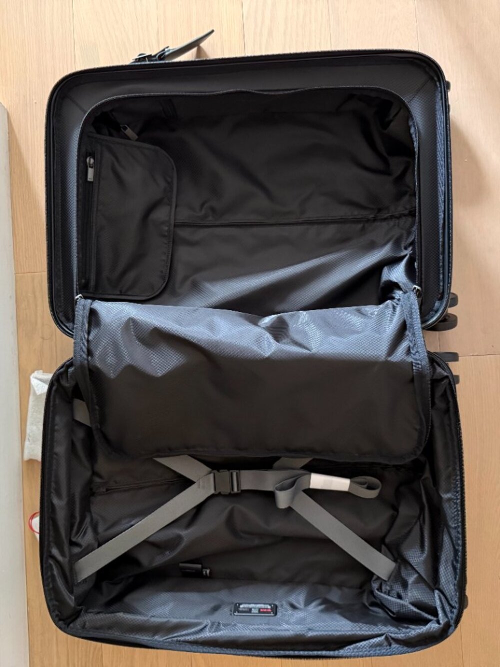 TUMI 19 Degree Expandable Carry-On – Black Textured - Picture 9 of 10